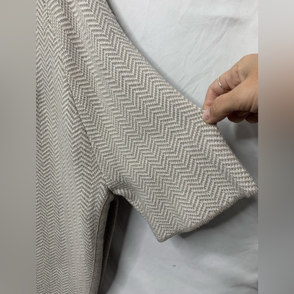 3/$30 Ann Taylor Loft Short Kimono Sleeve Cowl Neck Curved Hem Sweater Size M/L - Picture 2 of 11